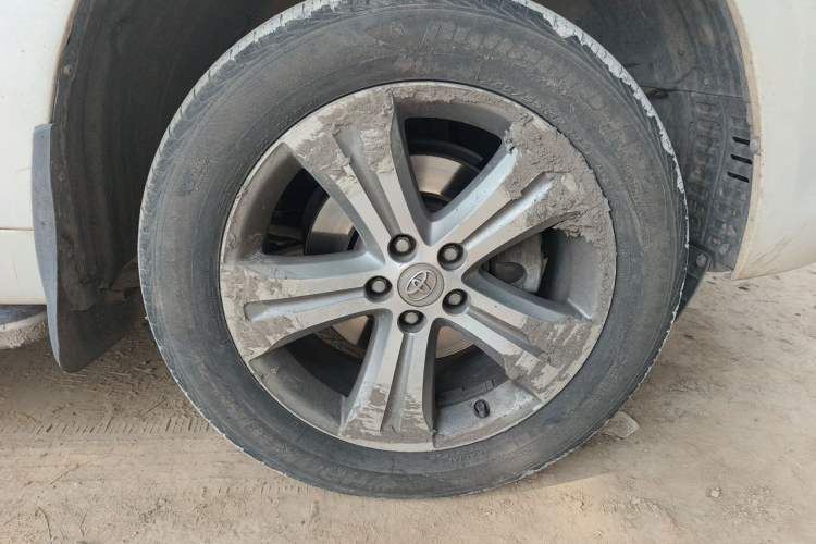Used Toyota Highlander 2011 2.7L Two-Wheel Drive 7-Seater Luxury Edition Right Front Wheel Hub