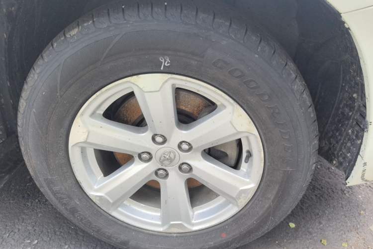 Used Toyota Highlander 2011 2.7L Two-Wheel Drive 5-Seater Elite Edition Right Front Wheel Hub