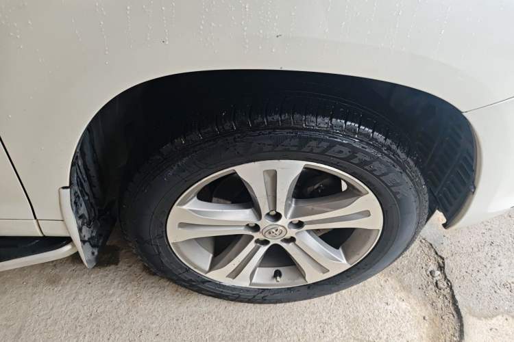 Used Toyota Highlander 2011 2.7L Two-Wheel Drive 7-Seater Luxury Edition Right Front Wheel Hub