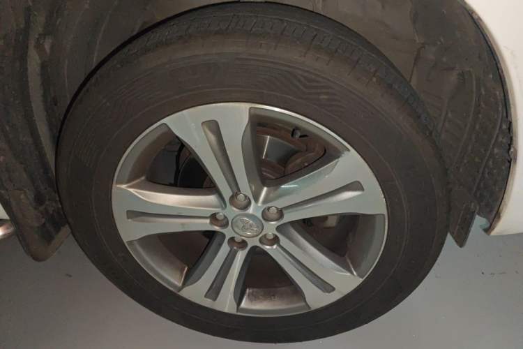 Used Toyota Highlander 2011 2.7L Two-Wheel Drive 7-Seater Luxury Edition Right Front Wheel Hub