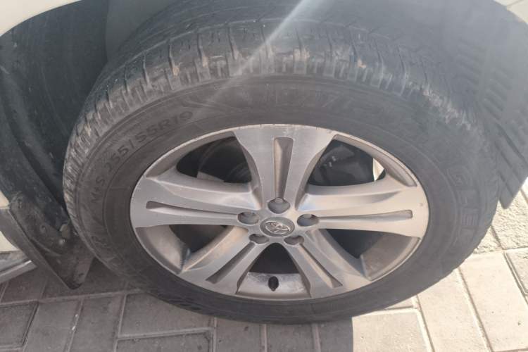 Used Toyota Highlander 2011 2.7L Two-Wheel Drive 5-Seater Sport Edition Right Front Wheel Hub
