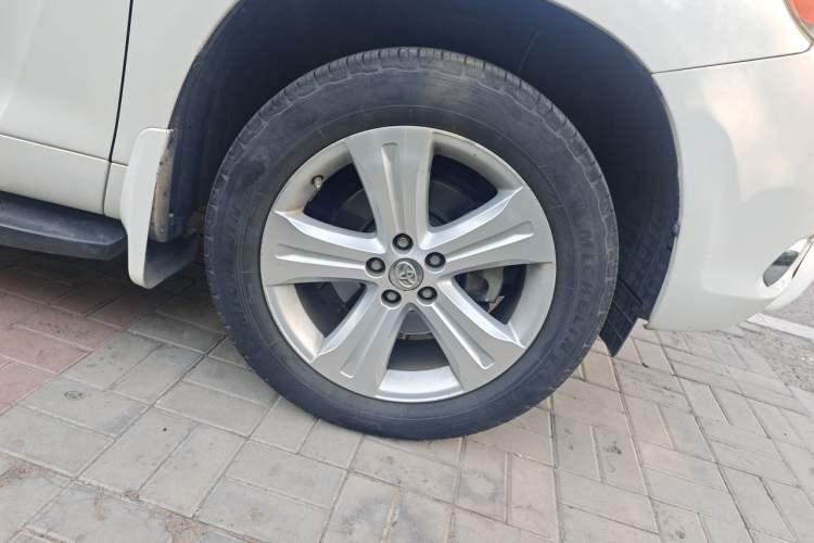 Used Toyota Highlander 2011 2.7L Two-Wheel Drive 7-Seater Supreme Edition Right Front Wheel Hub