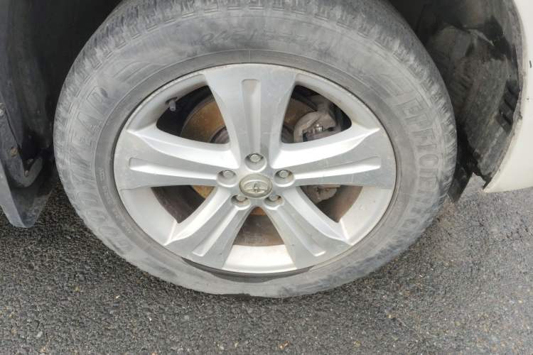 Used Toyota Highlander 2011 2.7L Two-Wheel Drive 7-Seater Supreme Edition Right Front Wheel Hub