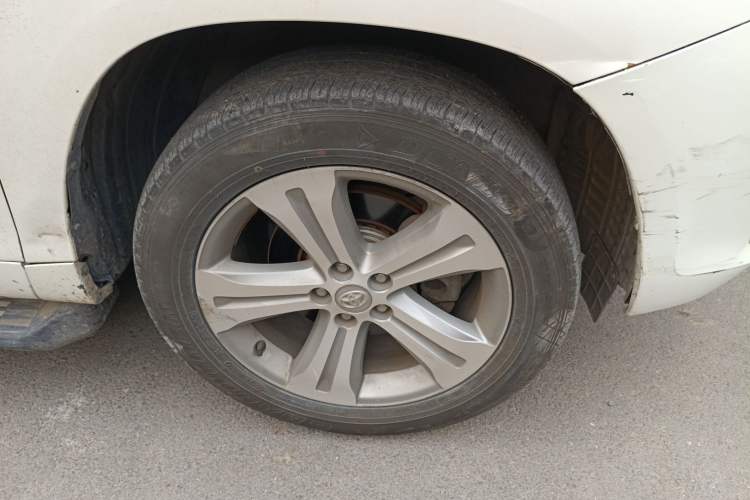 Used Toyota Highlander 2011 2.7L Two-Wheel Drive 7-Seater Luxury Navigation Edition Right Front Wheel Hub