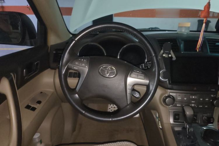 Used Toyota Highlander 2011 2.7L Two-Wheel Drive 7-Seater Luxury Edition Steering Wheel