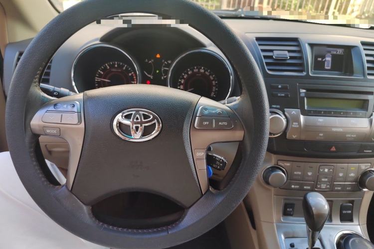 Used Toyota Highlander 2011 2.7L Two-Wheel Drive 7-Seater Luxury Edition Steering Wheel