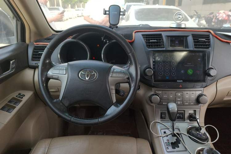 Used Toyota Highlander 2011 2.7L Two-Wheel Drive 7-Seater Luxury Edition Steering Wheel