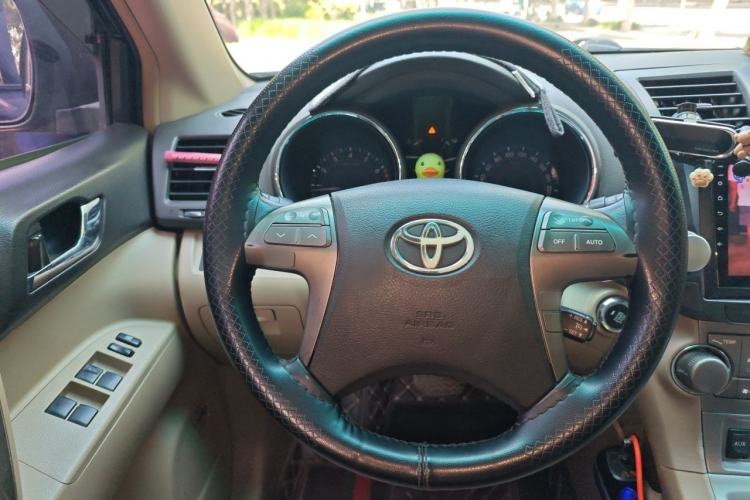 Used Toyota Highlander 2011 2.7L Two-Wheel Drive 7-Seater Luxury Edition Steering Wheel