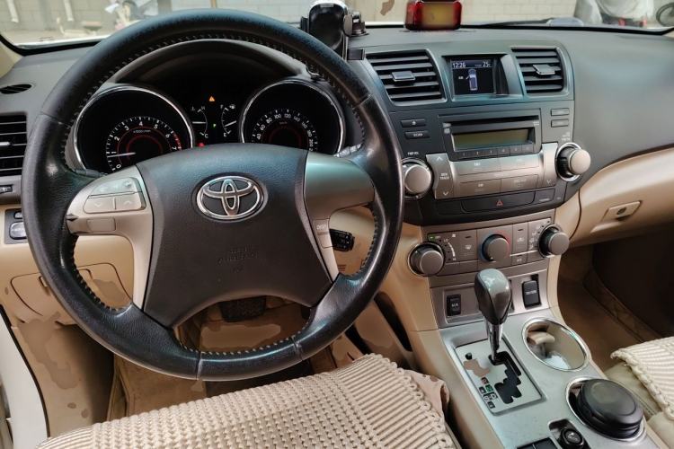 Used Toyota Highlander 2011 2.7L Two-Wheel Drive 5-Seater Sport Edition Steering Wheel