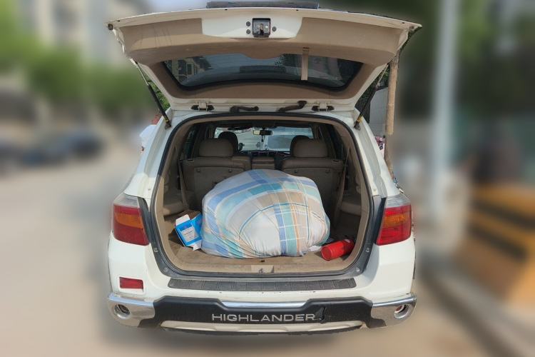 Used Toyota Highlander 2011 2.7L Two-Wheel Drive 7-Seater Luxury Edition Trunk