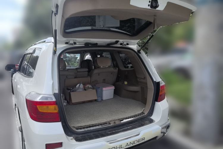 Used Toyota Highlander 2011 2.7L Two-Wheel Drive 5-Seater Elite Edition Trunk