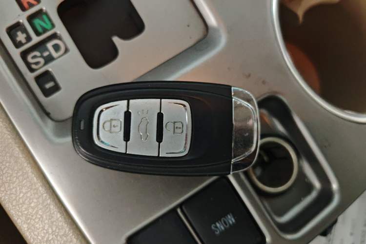 Used Toyota Highlander 2011 2.7L Two-Wheel Drive 7-Seater Luxury Edition Vehicle Key