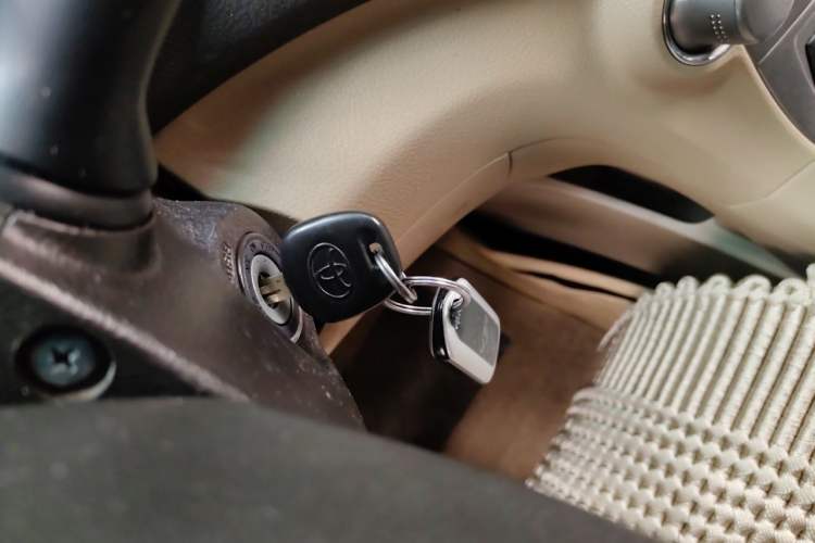 Used Toyota Highlander 2011 2.7L Two-Wheel Drive 5-Seater Sport Edition Vehicle Key