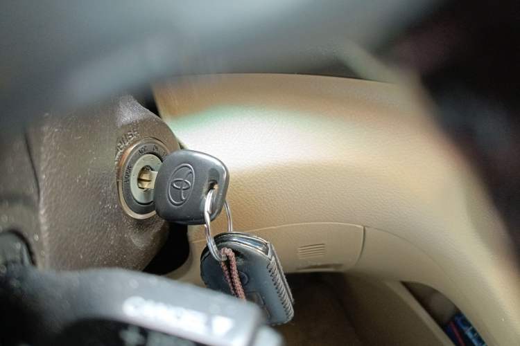 Used Toyota Highlander 2011 2.7L Two-Wheel Drive 7-Seater Luxury Navigation Edition Vehicle Key