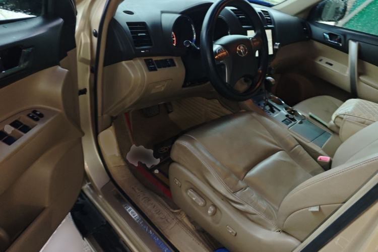 Used Toyota Highlander 2011 2.7L Two-Wheel Drive 7-Seater Luxury Edition Driver Seat