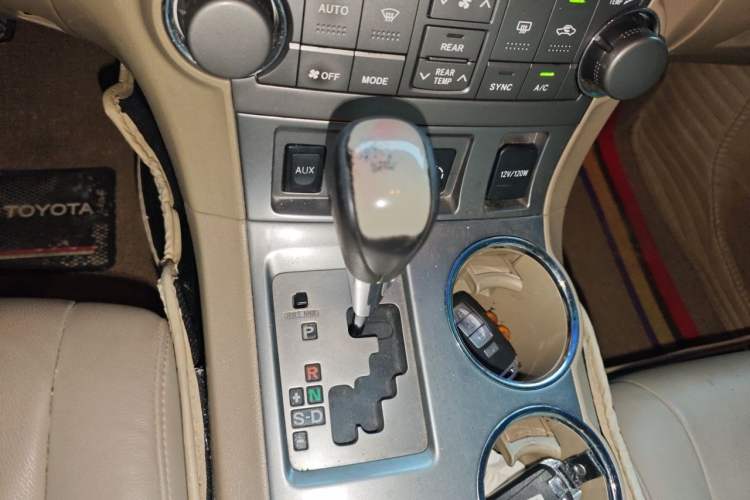 Used Toyota Highlander 2011 2.7L Two-Wheel Drive 7-Seater Luxury Edition Gear Lever