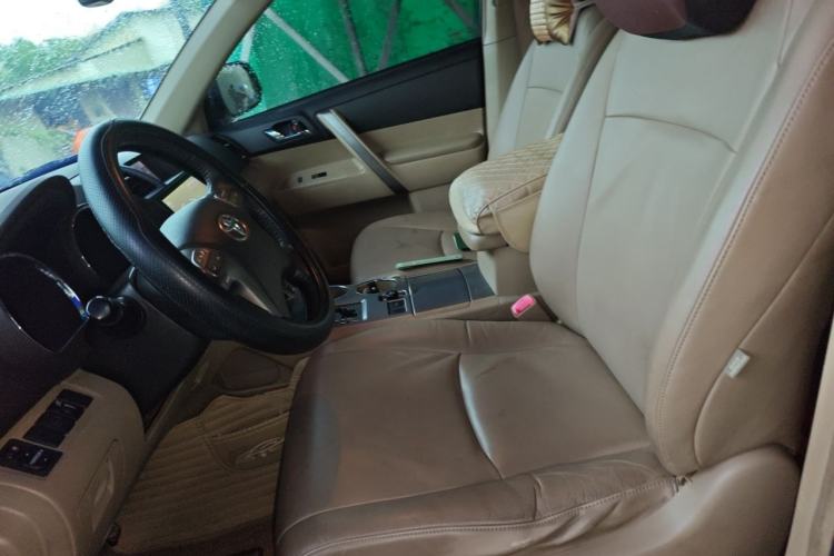 Used Toyota Highlander 2011 2.7L Two-Wheel Drive 7-Seater Luxury Edition Left Front Seat