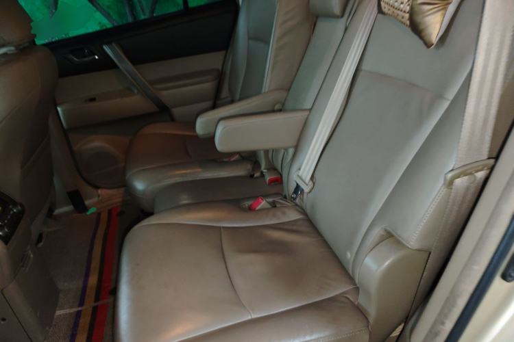 Used Toyota Highlander 2011 2.7L Two-Wheel Drive 7-Seater Luxury Edition Left Rear Seat