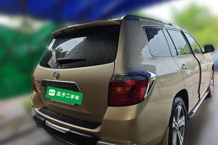 Used Toyota Highlander 2011 2.7L Two-Wheel Drive 7-Seater Luxury Edition Rear