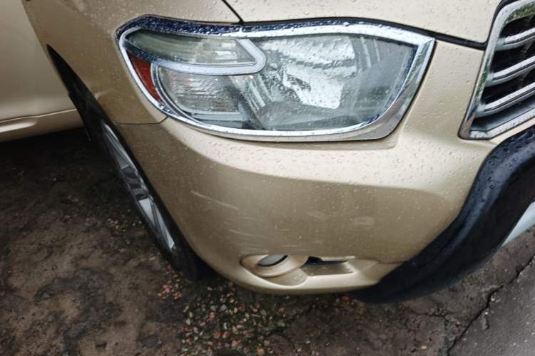 Used Toyota Highlander 2011 2.7L Two-Wheel Drive 7-Seater Luxury Edition Right Front Headlight