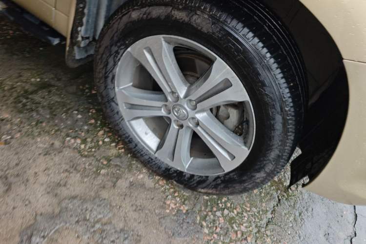 Used Toyota Highlander 2011 2.7L Two-Wheel Drive 7-Seater Luxury Edition Right Front Wheel Hub