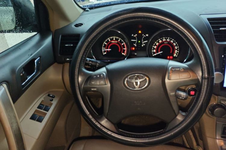 Used Toyota Highlander 2011 2.7L Two-Wheel Drive 7-Seater Luxury Edition Steering Wheel