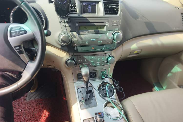 Used Toyota Highlander 2012 2.7L Two-Wheel Drive 7-Seater Luxury Edition Audio And AC Panel
