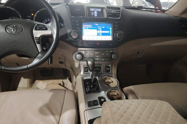 Used Toyota Highlander 2012 2.7L Two-Wheel Drive 7-Seater Luxury Edition Audio And AC Panel