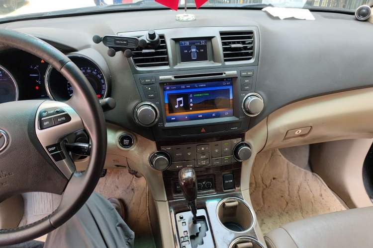 Used Toyota Highlander 2012 2.7L Two-Wheel Drive 7-Seater Luxury Edition Audio And AC Panel