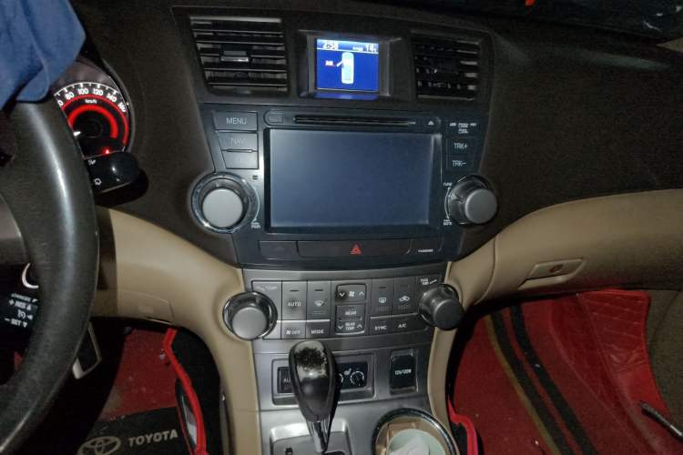 Used Toyota Highlander 2012 2.7L Two-Wheel Drive 7-Seater Luxury Edition Audio And AC Panel