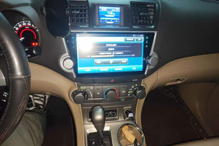 Used Toyota Highlander 2012 2.7L Two-Wheel Drive 5-Seater Sport Edition Audio And AC Panel