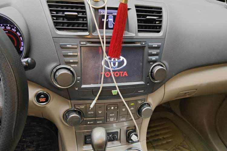Used Toyota Highlander 2012 2.7L Two-Wheel Drive 7-Seater Luxury Edition Audio And AC Panel