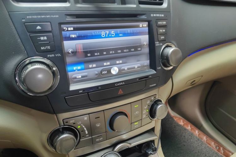 Used Toyota Highlander 2012 2.7L Two-Wheel Drive 7-Seater Elite Edition Audio And AC Panel