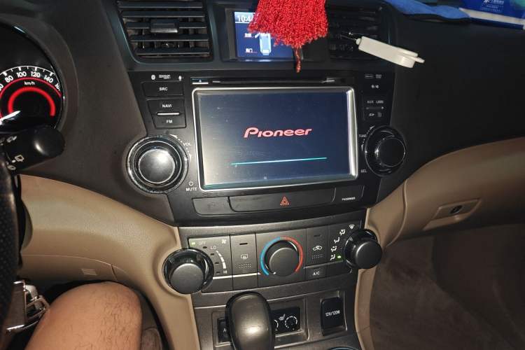 Used Toyota Highlander 2012 2.7L Two-Wheel Drive 5-Seater Sport Edition Audio And AC Panel