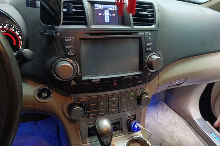 Used Toyota Highlander 2012 2.7L Two-Wheel Drive 7-Seater Luxury Edition Audio And AC Panel