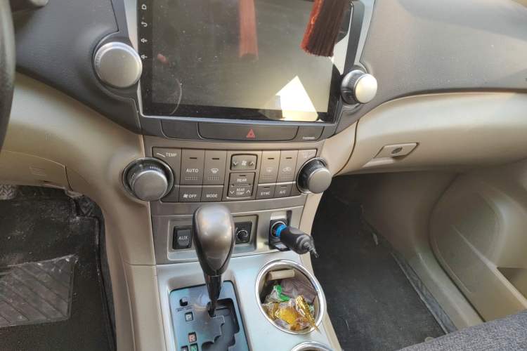 Used Toyota Highlander 2012 2.7L Two-Wheel Drive 7-Seater Luxury Edition Audio And AC Panel