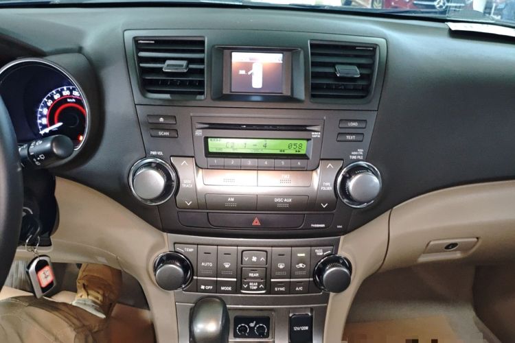 Used Toyota Highlander 2012 2.7L Two-Wheel Drive 7-Seater Luxury Edition Audio And AC Panel