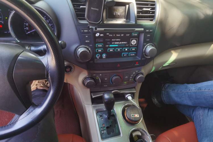 Used Toyota Highlander 2012 2.7L Two-Wheel Drive 7-Seater Elite Edition Audio And AC Panel