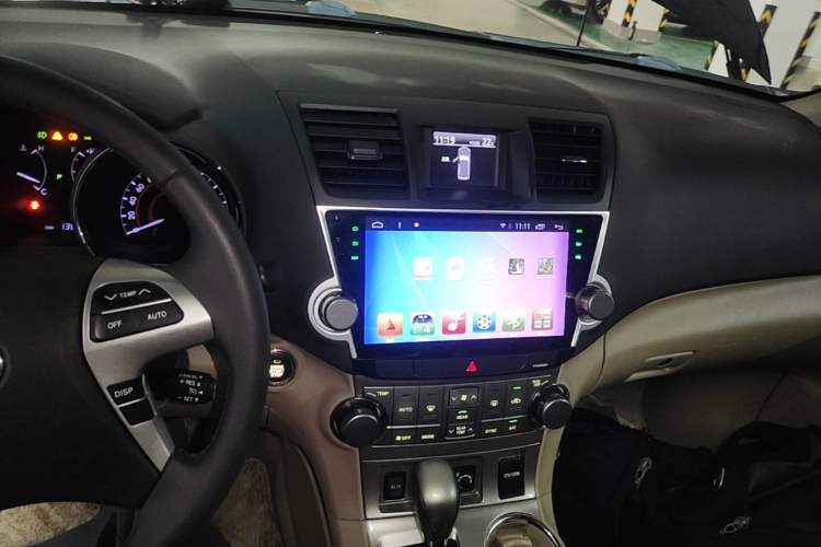 Used Toyota Highlander 2012 2.7L Two-Wheel Drive 7-Seater Luxury Edition Audio And AC Panel