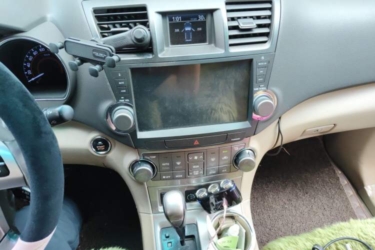 Used Toyota Highlander 2012 2.7L Two-Wheel Drive 7-Seater Luxury Edition Audio And AC Panel
