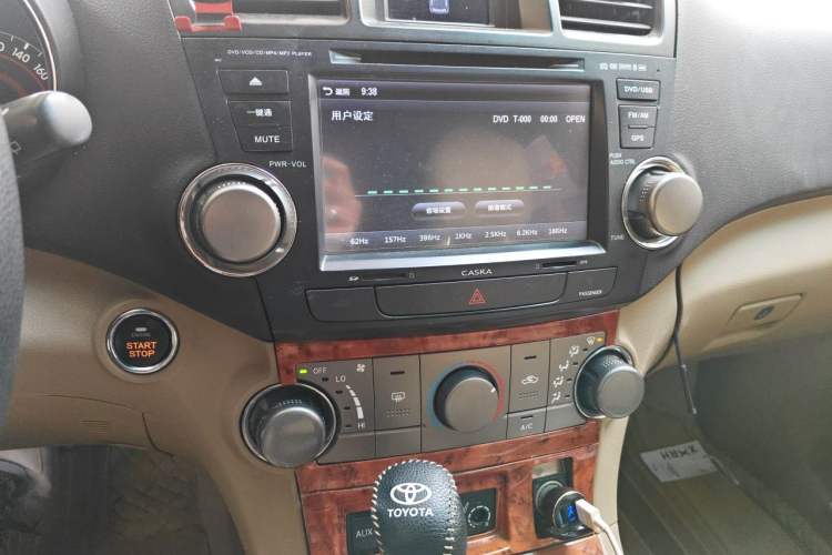 Used Toyota Highlander 2012 2.7L Two-Wheel Drive 5-Seater Sport Edition Audio And AC Panel