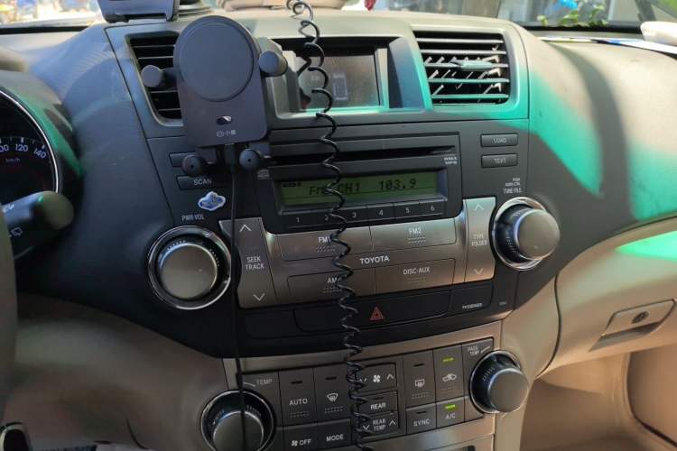 Used Toyota Highlander 2012 2.7L Two-Wheel Drive 7-Seater Luxury Edition Audio And AC Panel