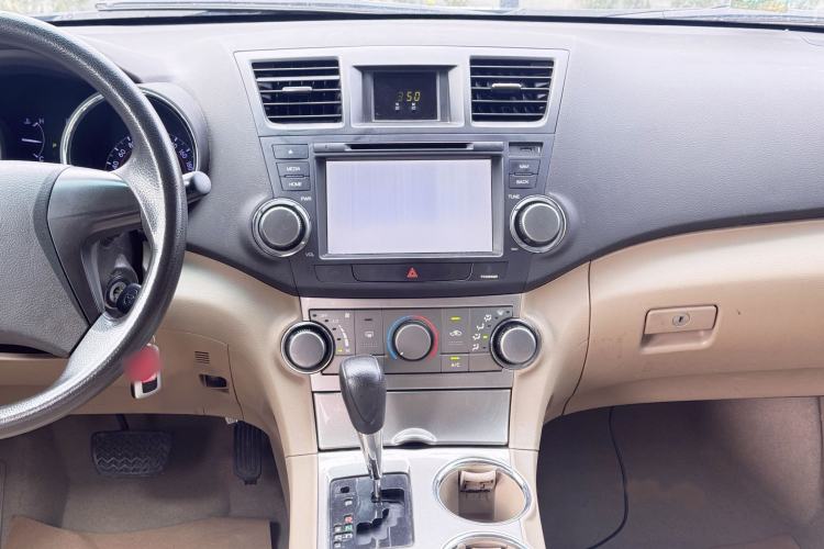 Used Toyota Highlander 2012 2.7L Two-Wheel Drive 7-Seater Elite Edition Audio And AC Panel