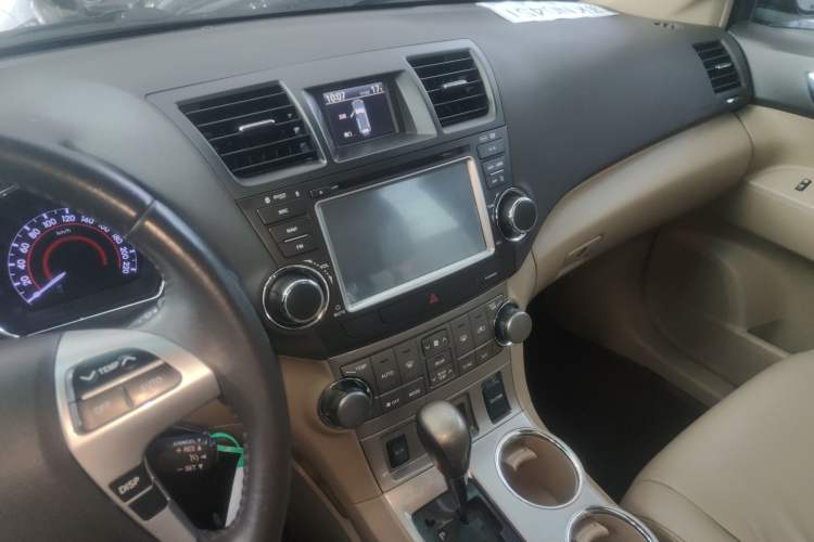 Used Toyota Highlander 2012 2.7L Two-Wheel Drive 7-Seater Luxury Edition Audio And AC Panel