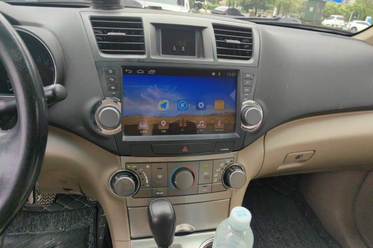 Used Toyota Highlander 2012 2.7L Two-Wheel Drive 7-Seater Elite Edition Audio And AC Panel