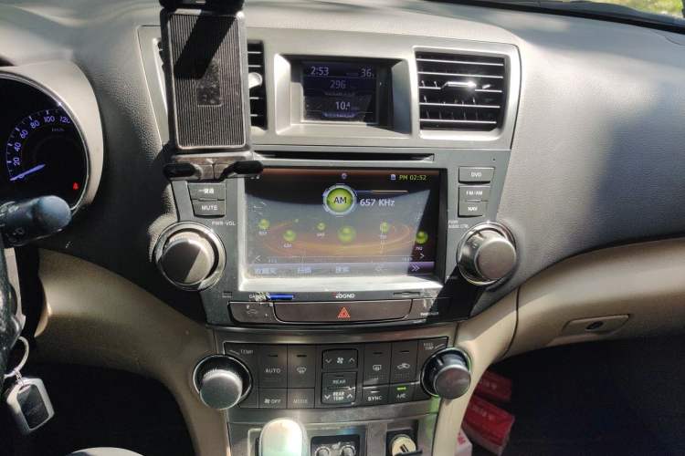 Used Toyota Highlander 2012 2.7L Two-Wheel Drive 7-Seater Luxury Edition Audio And AC Panel