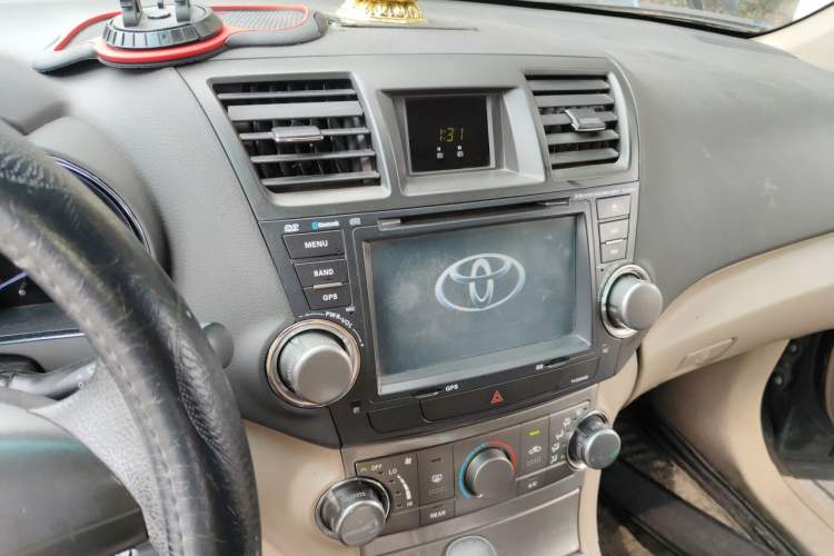 Used Toyota Highlander 2012 2.7L Two-Wheel Drive 7-Seater Elite Edition Audio And AC Panel