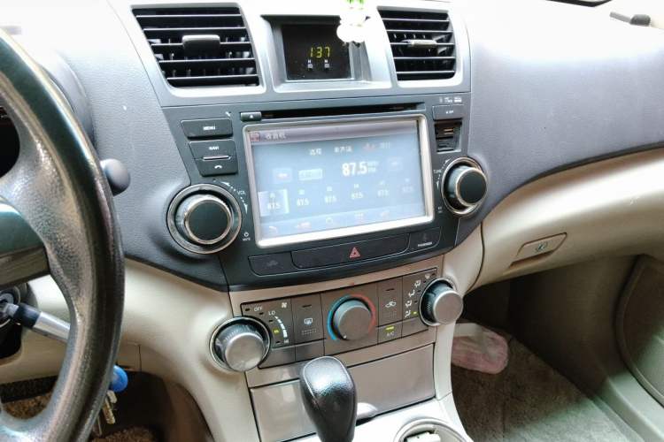 Used Toyota Highlander 2012 2.7L 2WD 5-Seater Elite Edition Audio And AC Panel