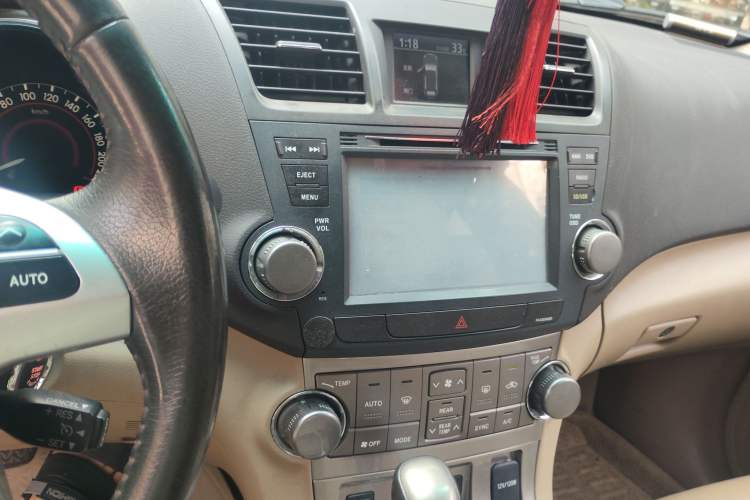 Used Toyota Highlander 2012 2.7L Two-Wheel Drive 7-Seater Luxury Edition Audio And AC Panel