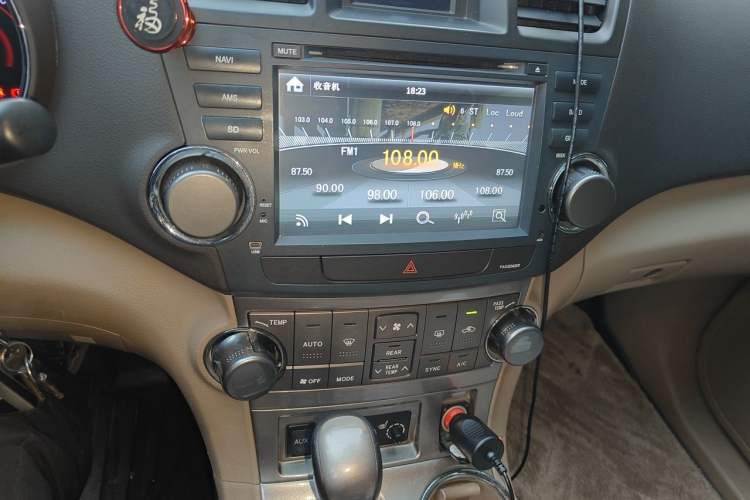 Used Toyota Highlander 2012 2.7L Two-Wheel Drive 7-Seater Luxury Edition Audio And AC Panel